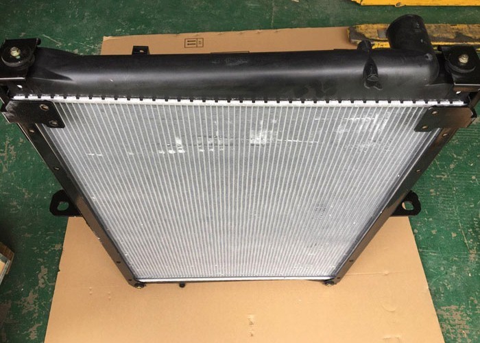 Aluminum ISUZU CXZ Parts Euro Five Radiator Assembly 8982122151 Two Water Pipe Extremly Cold