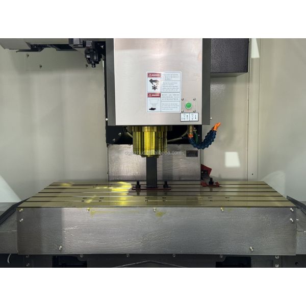 Automatic 5 Axis VMC855 CNC Vertical Milling Machine 24 Tool ATC Roller Guide BT40 Taper Belt Drive System