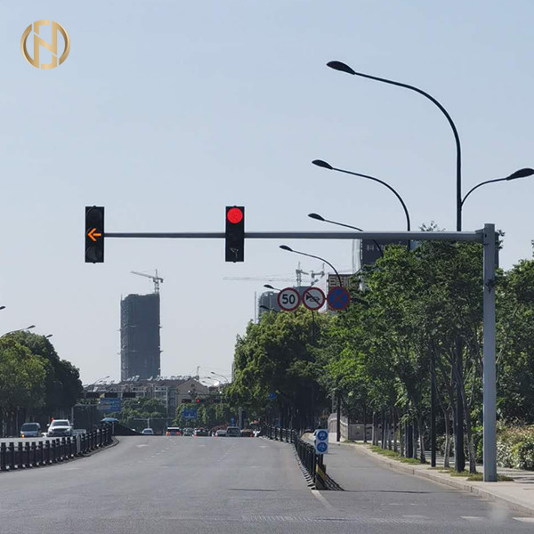 Hot Dip Galvanized CCTV Camera Posts 4m 6m Customized 2mm - 30mm Thickness