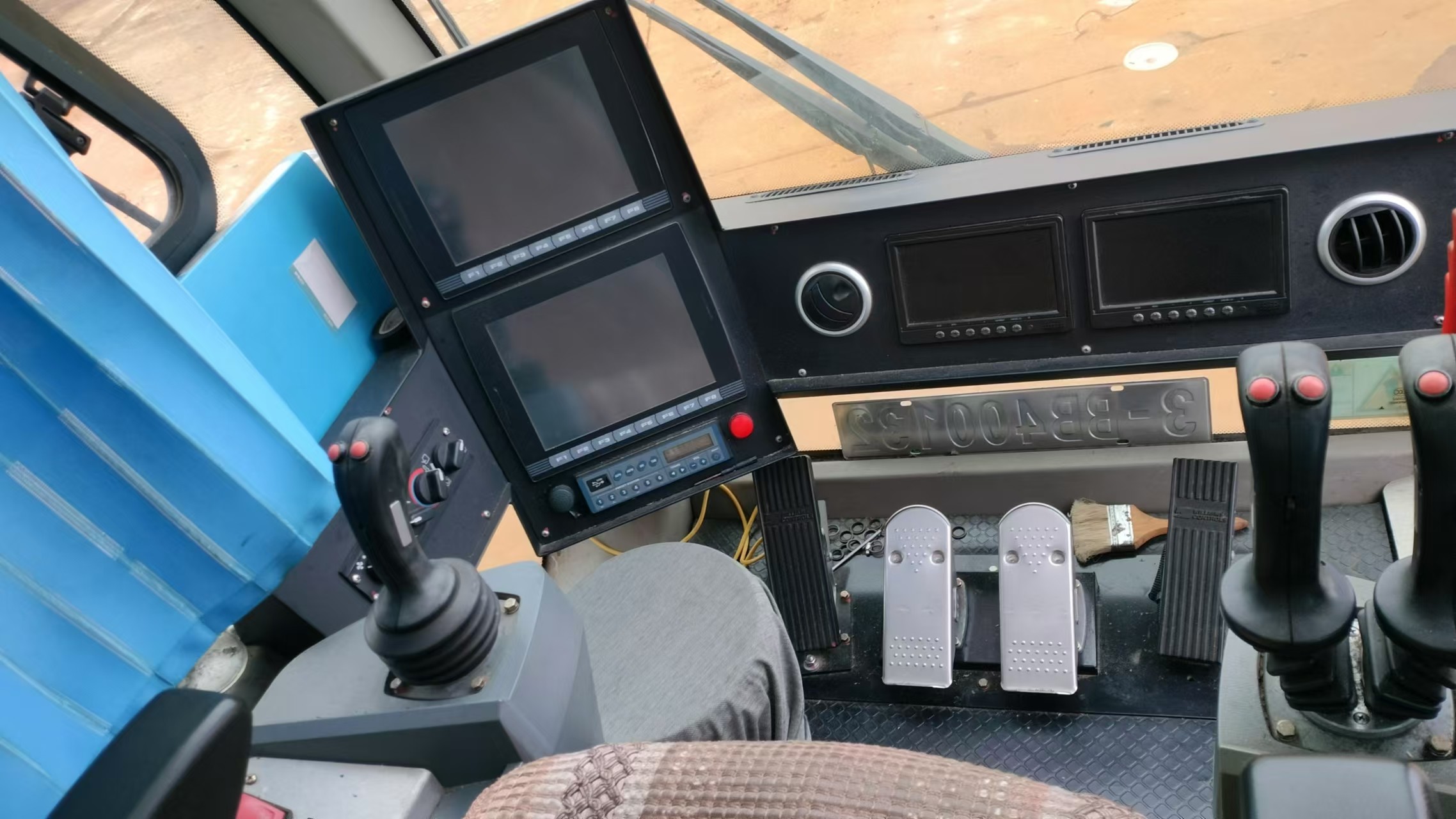 Second Hand 280 Ton Used 2019 Crawler Crane SCC2800A with Folding and Low Energy Requirements