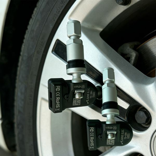 IP67 Rating Programmable TPMS Sensors Car Tire Air Pressure Sensor 315Mhz 433Mhz