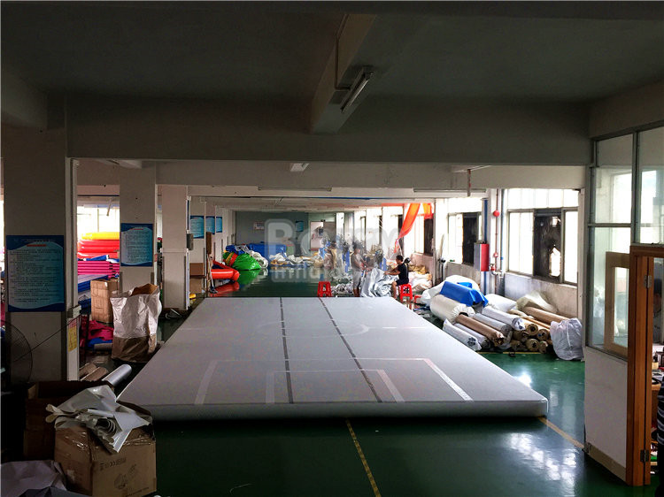 Indoor Training Air Track Gymnastics Mat , Grey Squre Prix Air Track