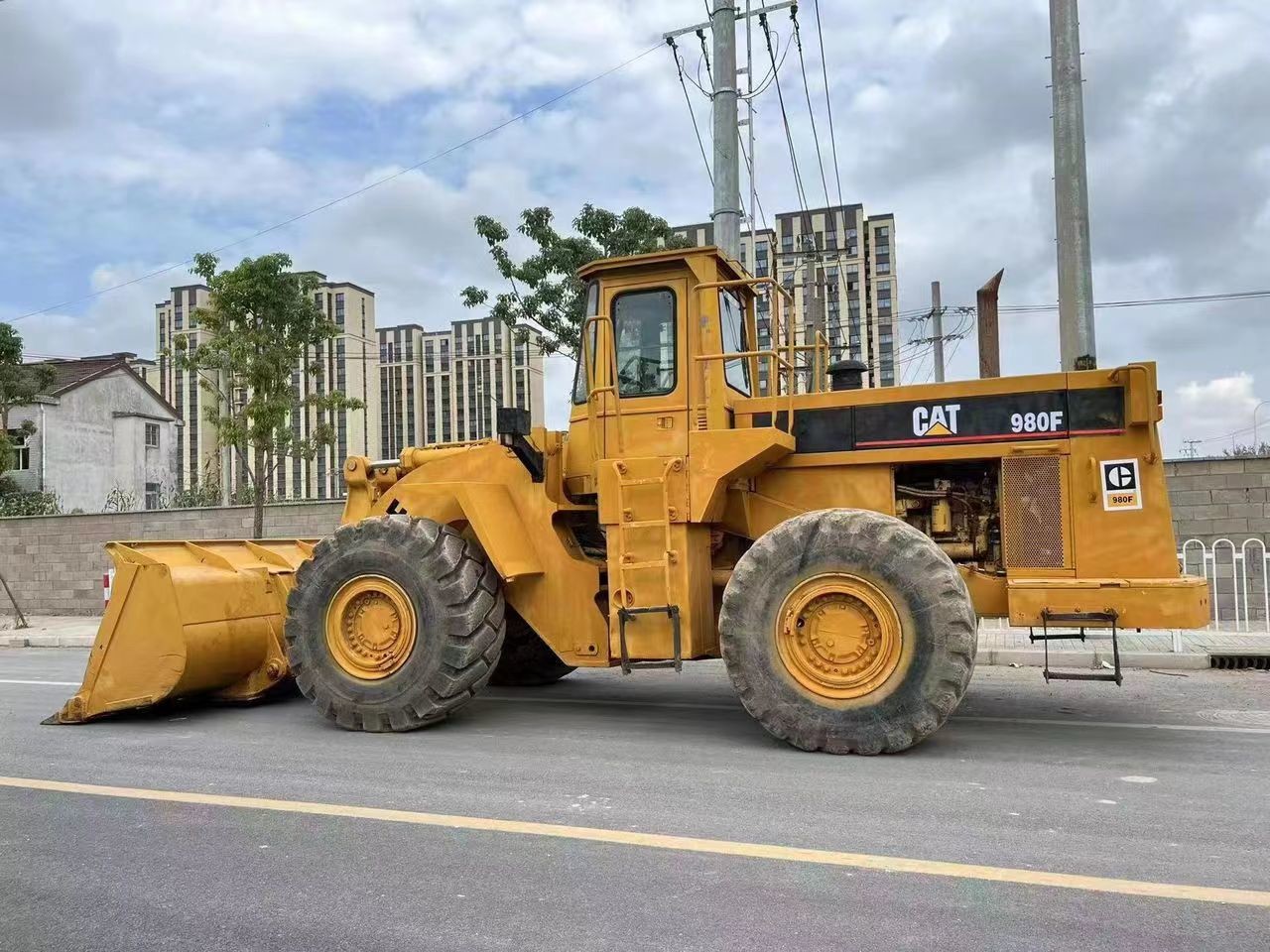 Used CAT 980F Loader No Leaks, Good Tires, Affordable Price Full Service History