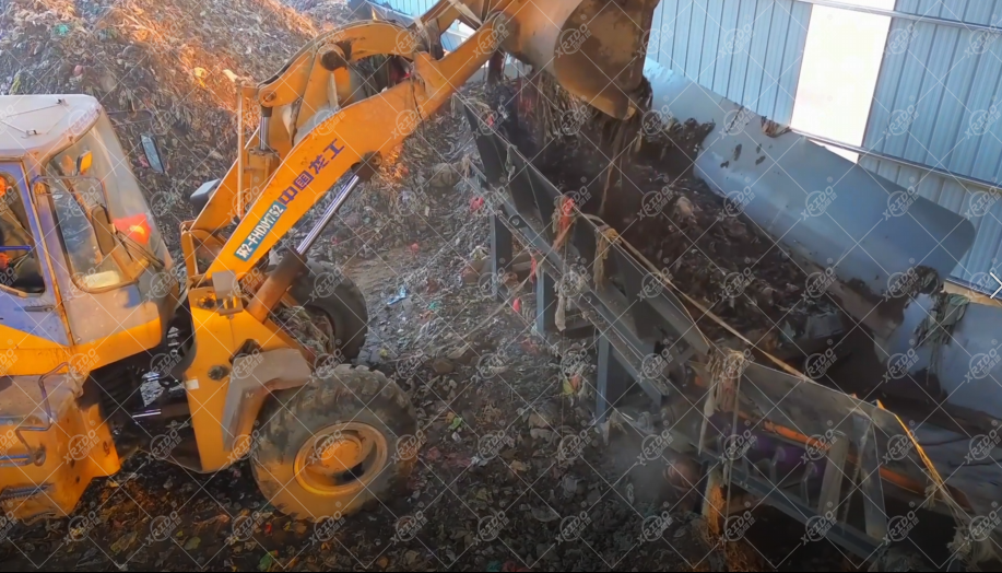 High Efficiency Low Energy Consumption Multifunctional Tracked Mobile Shredder for Waste Processing