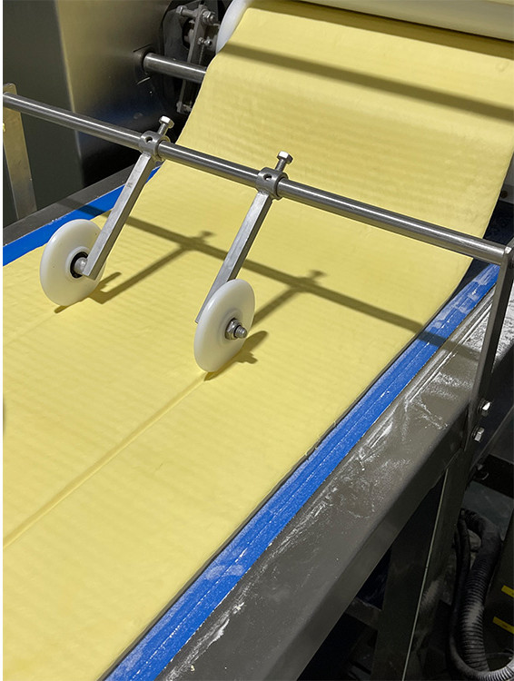 1000kgs/Hr High Yield Dough Sheeter Machine Automatic Fruit Pie Production Line