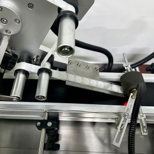 High Speed Adjustable Flat Labeling Machine Applicator 100BPH Customized