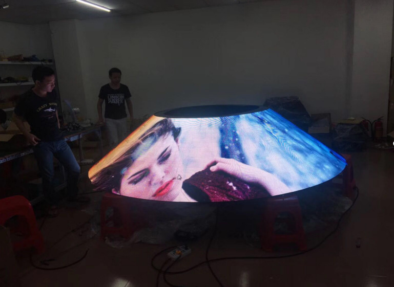 Cone Display Full Color P2.5 Rectangular LED Sphere Display Right Angle Video Playing