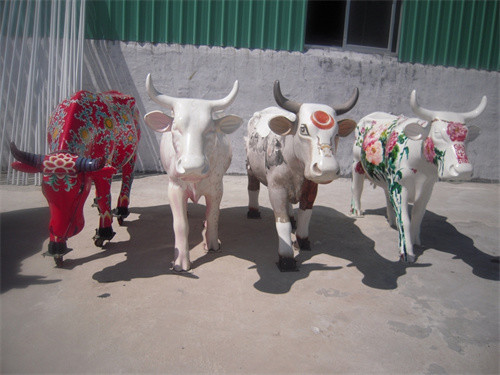 Fiberglass Life Size Animal Statues Garden Painted Cow Sculptures For Mall