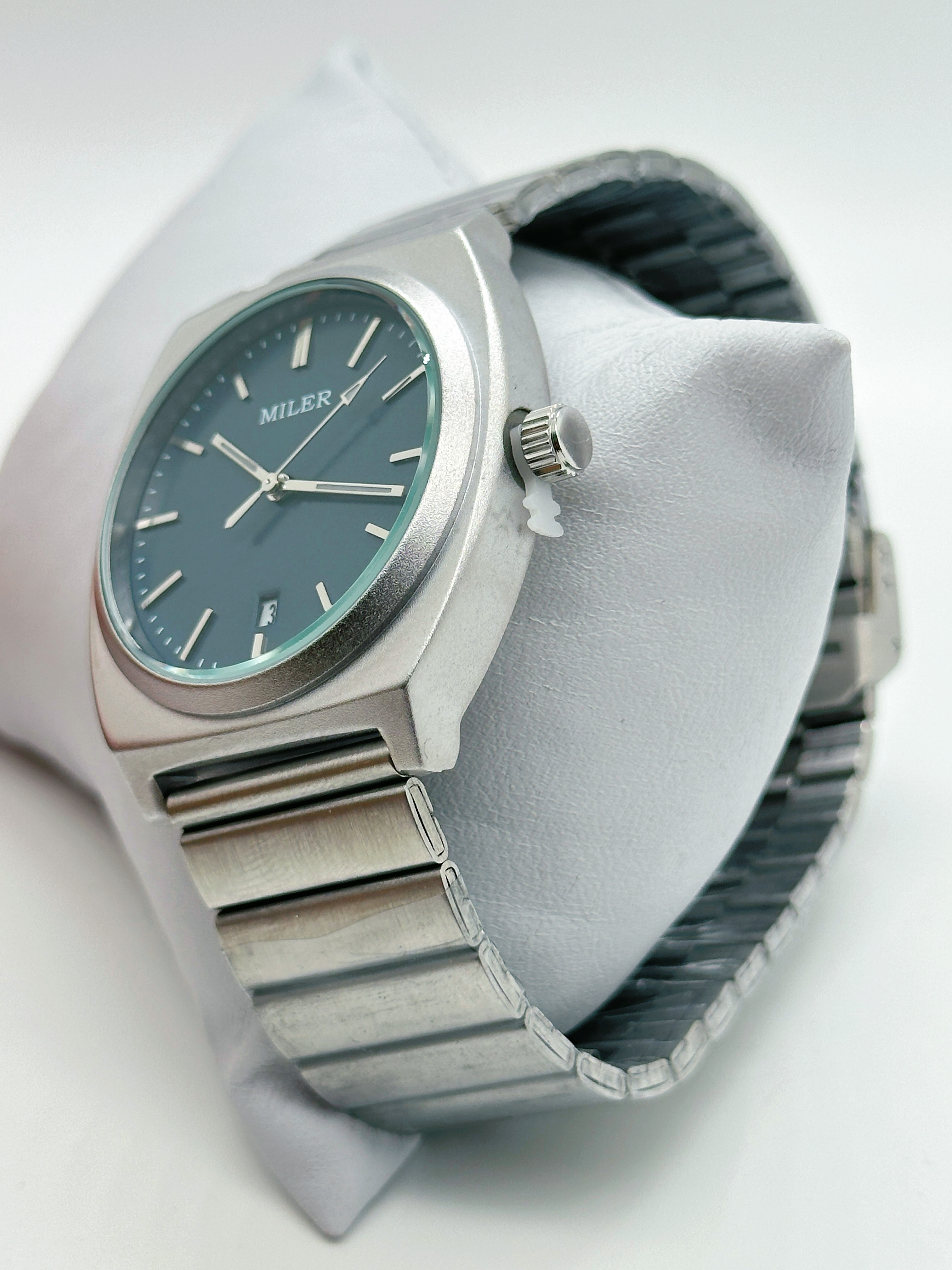 18mm Classic Stainless Steel Strap Watch Water Resistant To 30m With Luminous Hands