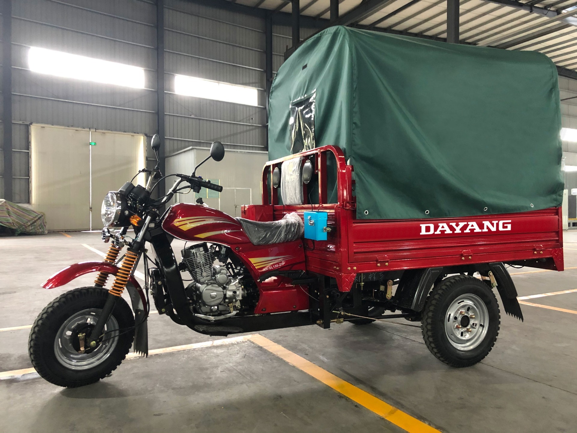 Fuel- 800W Motorized Tricycle with 150cc/175cc/200cc Engine and Tarpaulin Cargo Bike