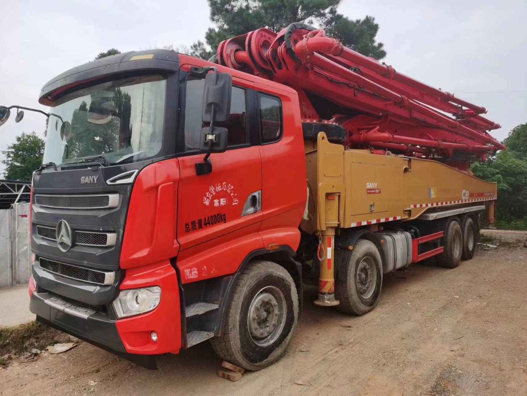 2020 56m National Standard Concrete Pump Truck Parts Diesel Engine Power Source White Yellow Red Colors 350bar Pressure