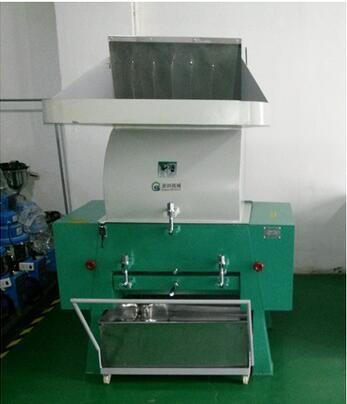 4kw Power Plastic Grinding Machine , Pet Bottle Crushing Machine With Steel