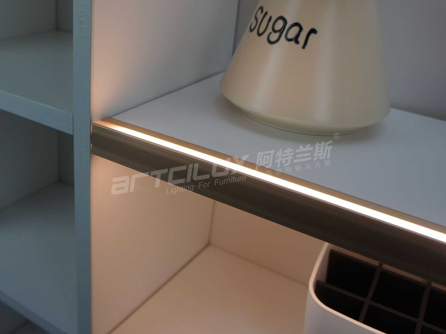 Modern Furniture LED Shelf Light Kit with Recessed Style Clip Mounting A2600