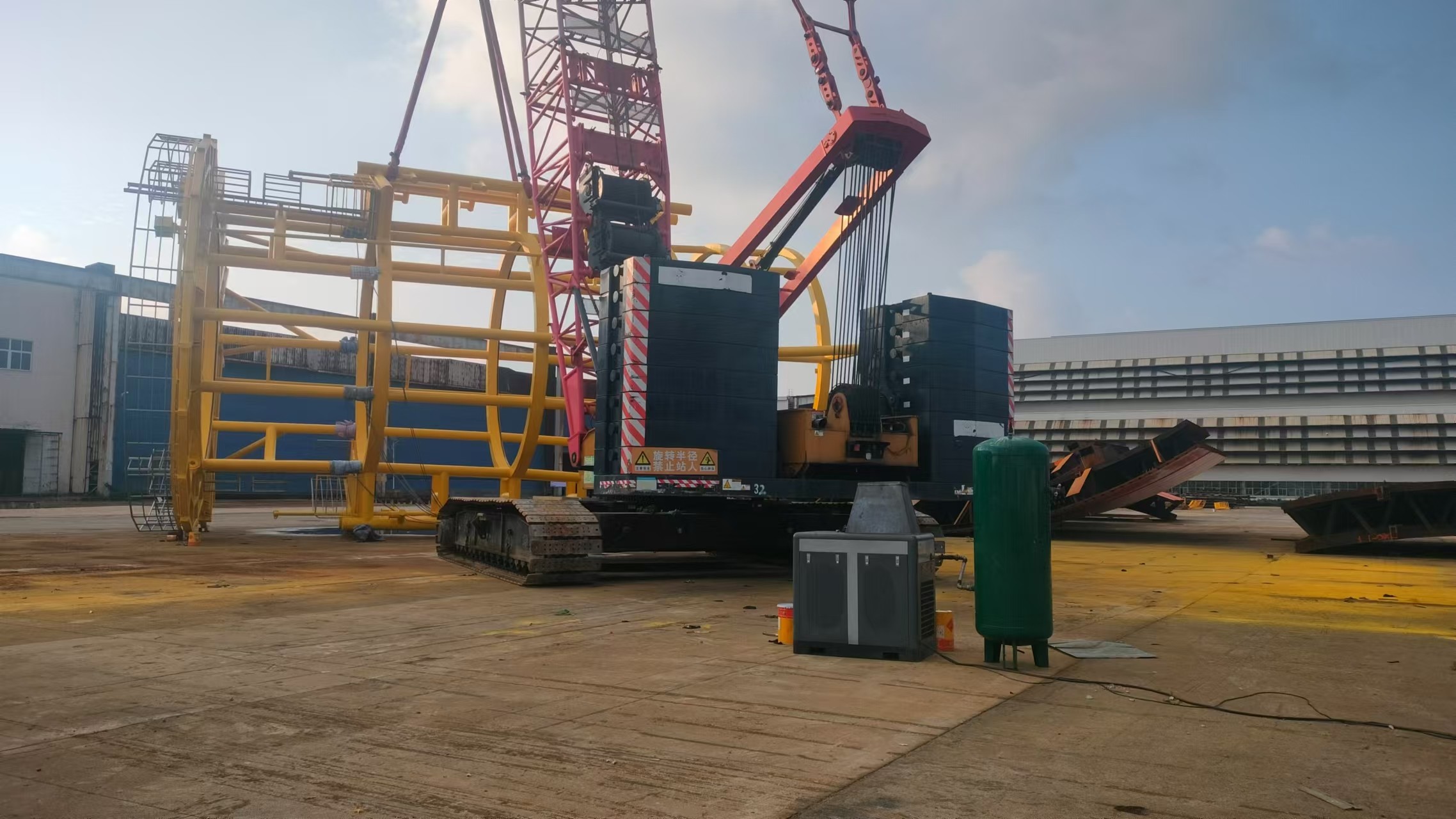 Second Hand 280 Ton Used 2019 Crawler Crane SCC2800A with Folding and Low Energy Requirements