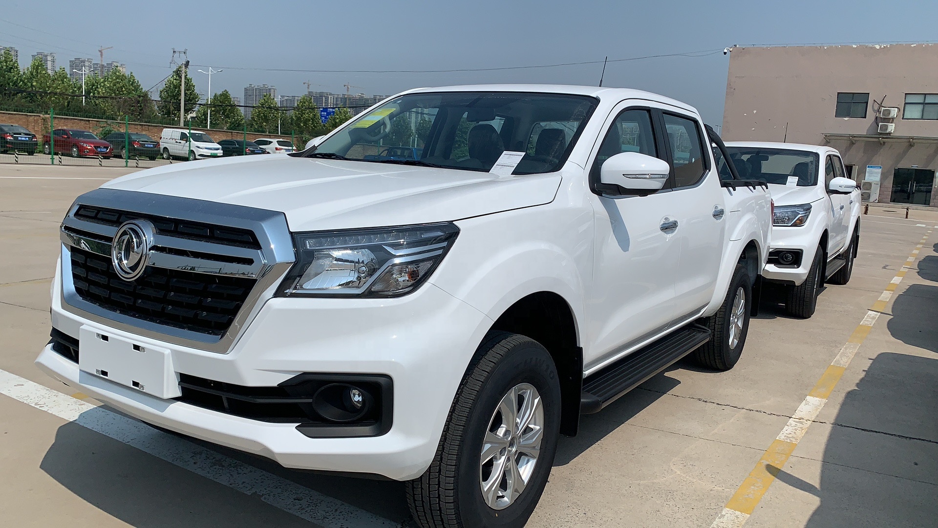 DFAC 4WD 2T Civilian Pickup Cargo Truck With Different Color Diesel Gasoline Engine