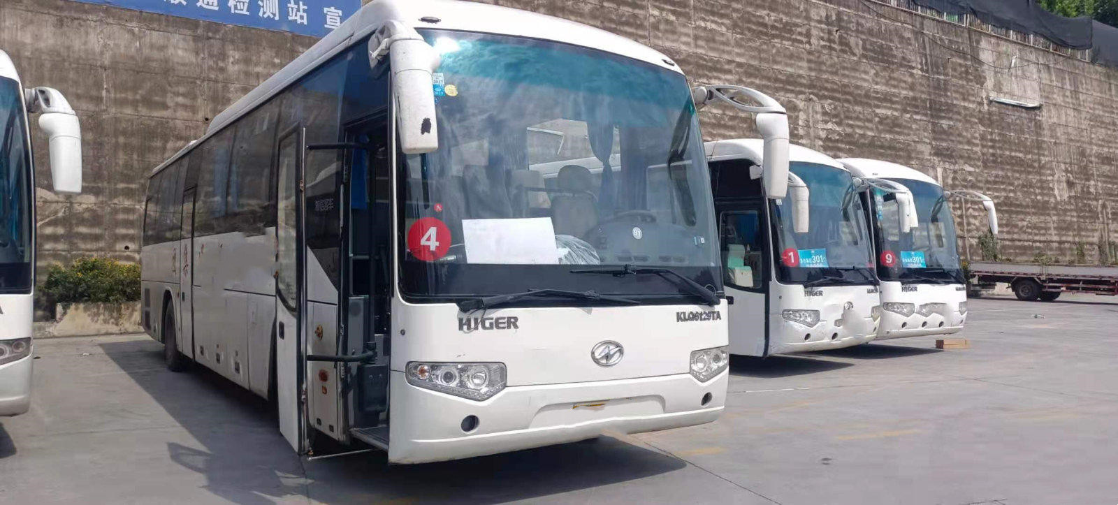 Used Higer Bus Rear Engine Model KLQ6129 Good Passengers Bus 53 Seats Rear Weichai Engine 215kw Euro III