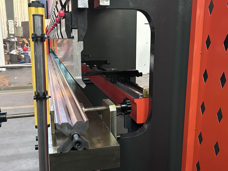 Economical Model WC67Y Hydraulic Press Brake 125T 3200MM E21 Controller NC Press Bending Machine