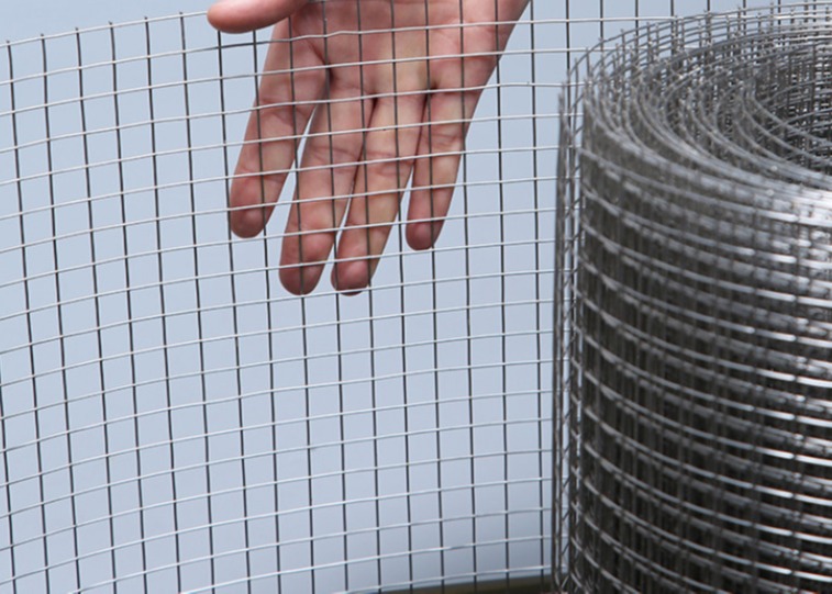 1x1in 3x3cm Galvanized Iron Welded Wire Mesh Roll For Netting