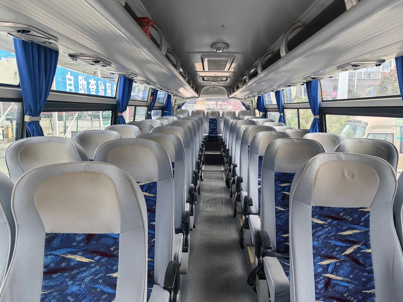 Used Bus Coach Leaf Spring EURO IV 49 Seats Yuchai Engine 245hp 10.5 Meters 2nd Hand Young Tong Bus ZK6107
