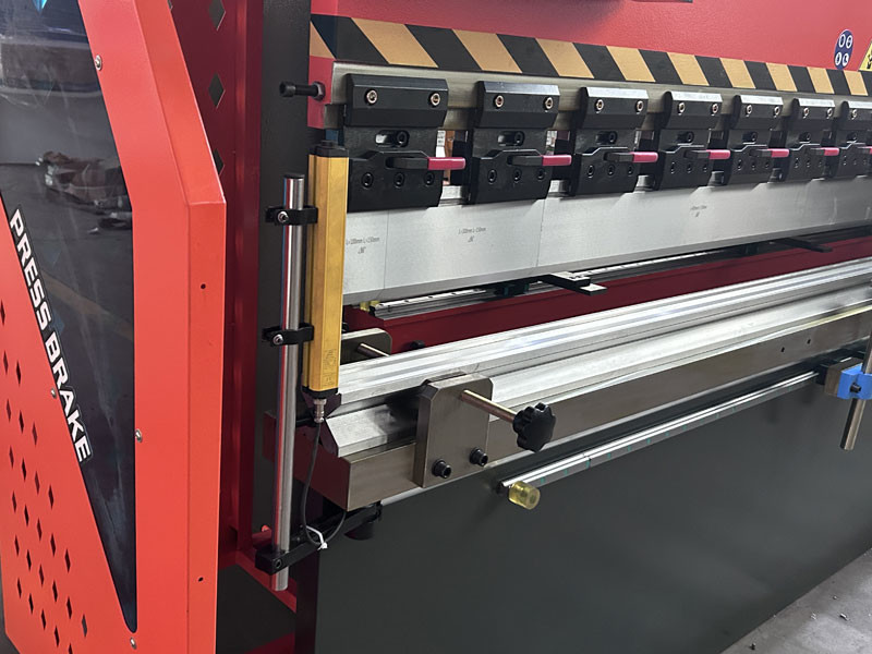 Economical Model WC67Y Hydraulic Press Brake 125T 3200MM E21 Controller NC Press Bending Machine