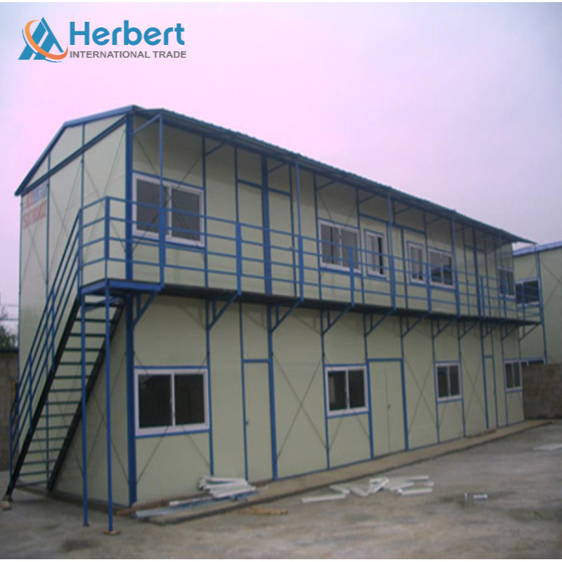 Heat-Resistant Metal Roof System with Hidden Supports and Insulation Pads