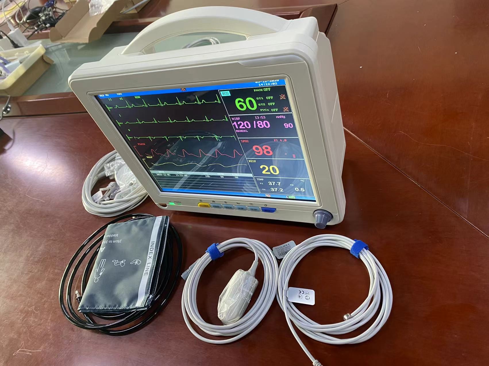 12.1 Inch TFT LCD Screen Portable Cardiac Patient Monitor ECG SPO2 NIBP Vital Signs Monitors