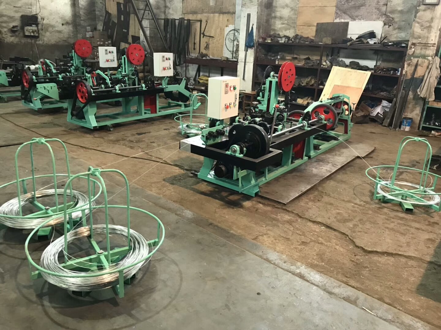 China Manufacturer double Strand Barbed Wire Mesh Making Machine (XM21)