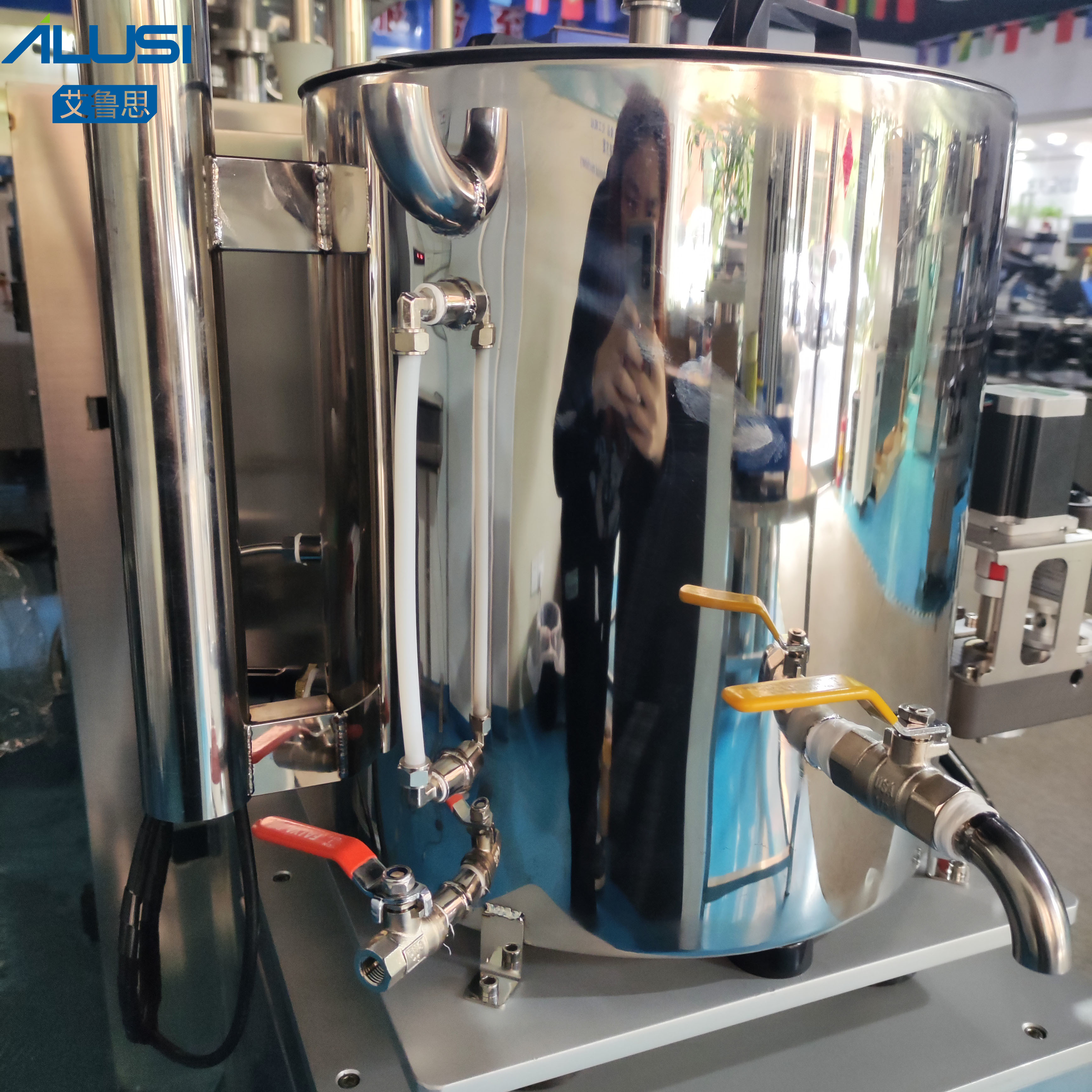 Vaseline Heating Mixing Candle Wax Filling Machine 220V Automatic 2000bph