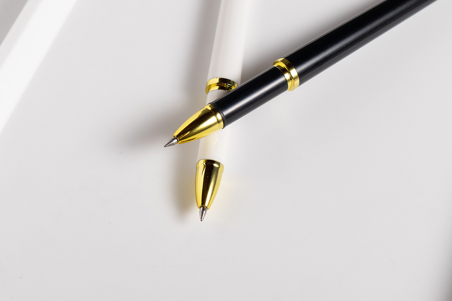 Customized Color Office Stationery White Roller Pen Metallic Simple Sense Plastic Gel Pen