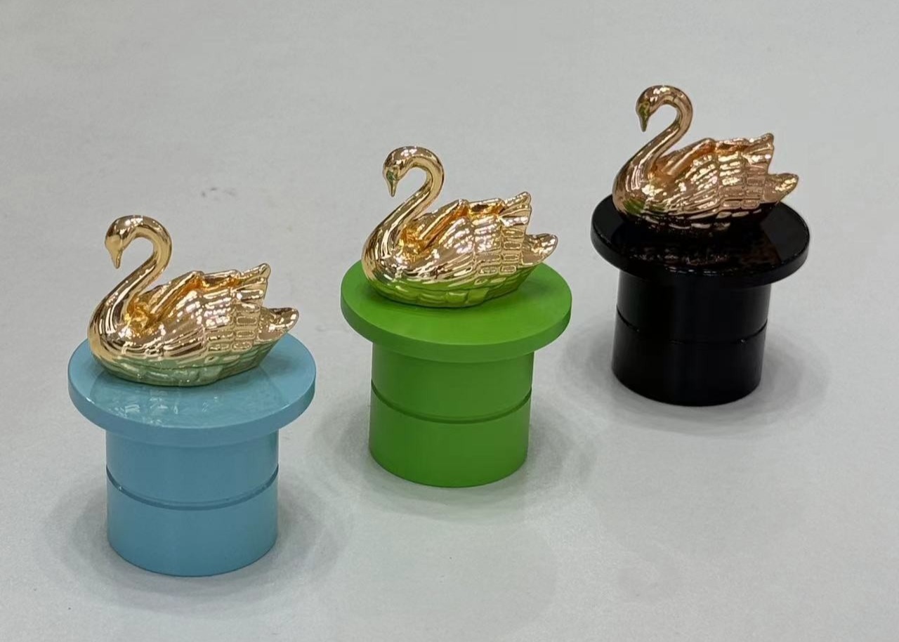 Colorful Swan Shaped Zamak Perfume Caps Luxury Metal Perfume Bottle Tops