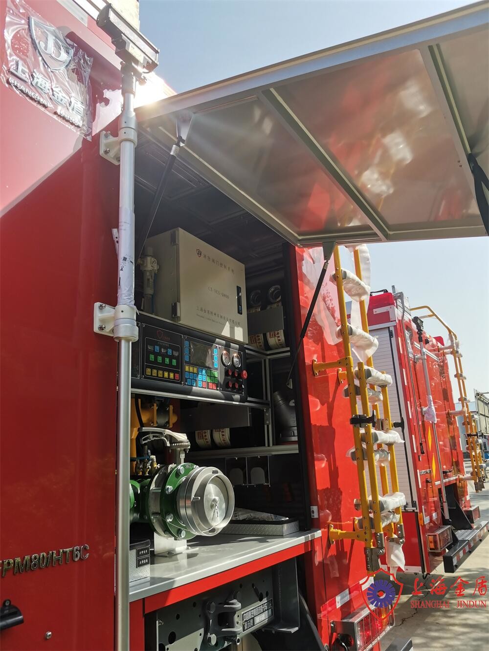 Stainless Steel Municipal Water Foam Fire Truck Six Seats 6000L