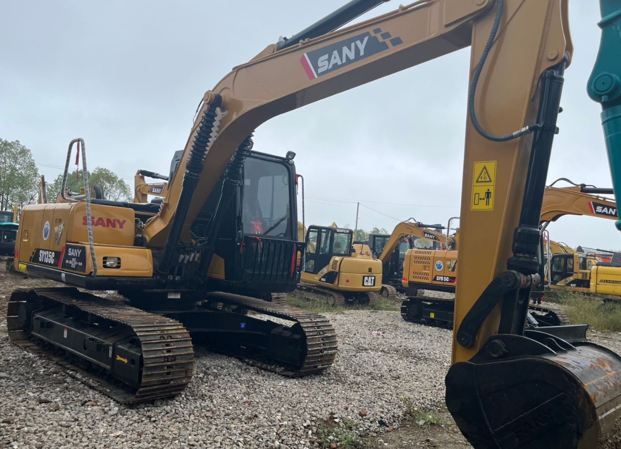 13 Ton Medium Used Crawler SY135 Excavators Secondhand Backhoe Digger
