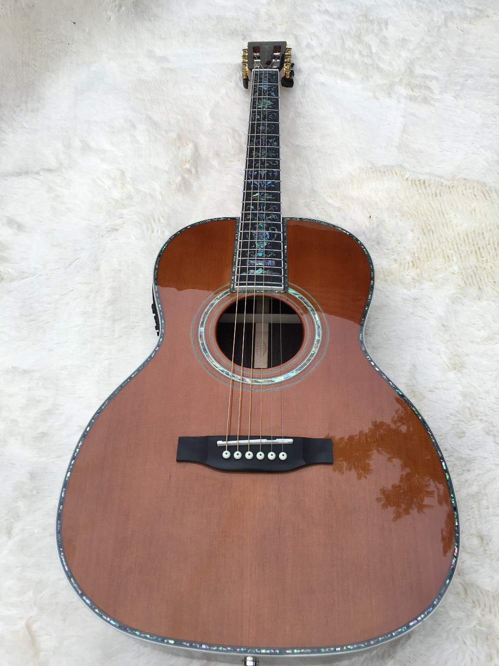 39 inch 000 style acoustic Guitar,Real Abalone inlays,Ebony fingerboard,Solid spruce top,Rosewood back and sides