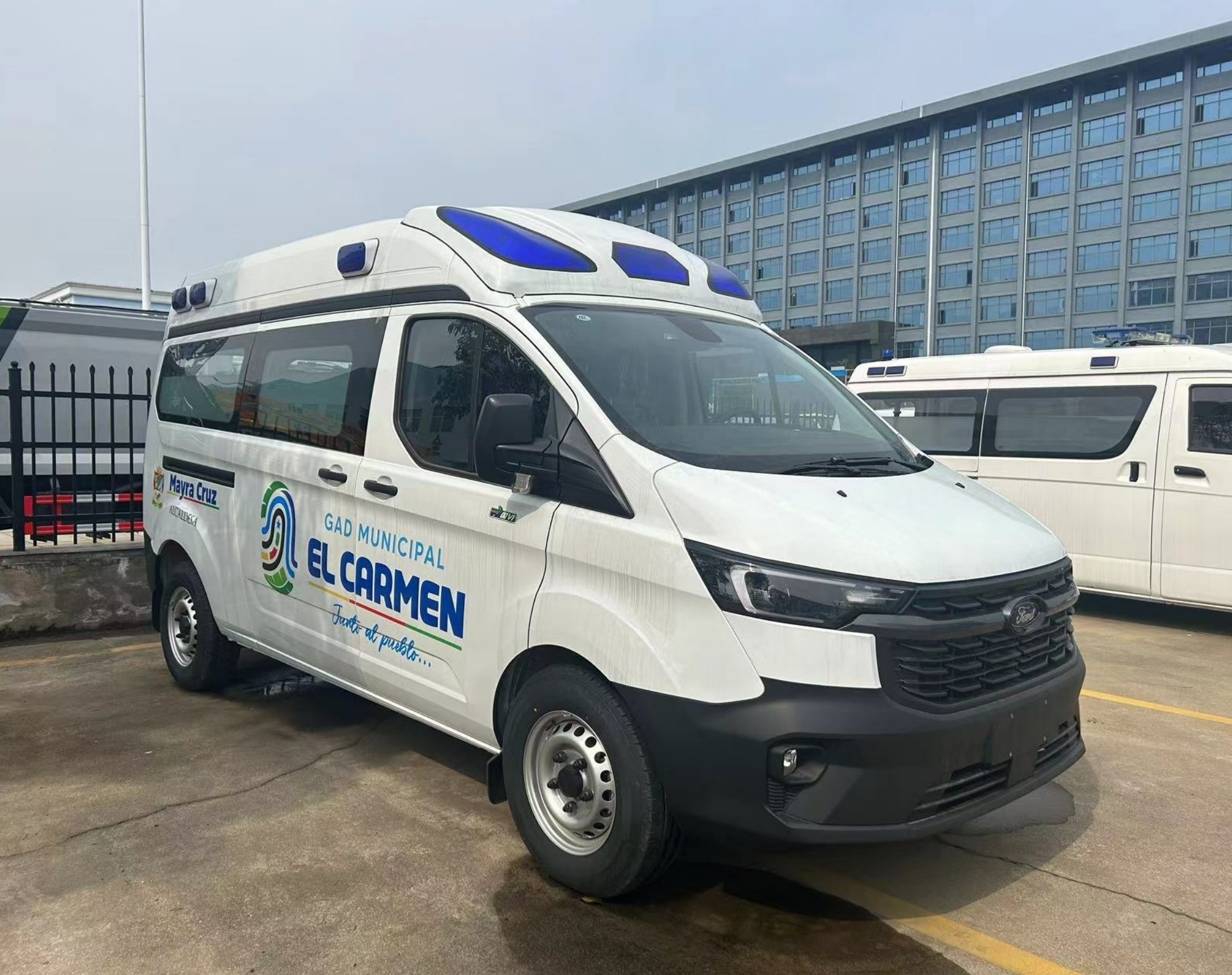 4*2 White Ambulance Car 165 hp Hospital Emergency Rescue Ambulance