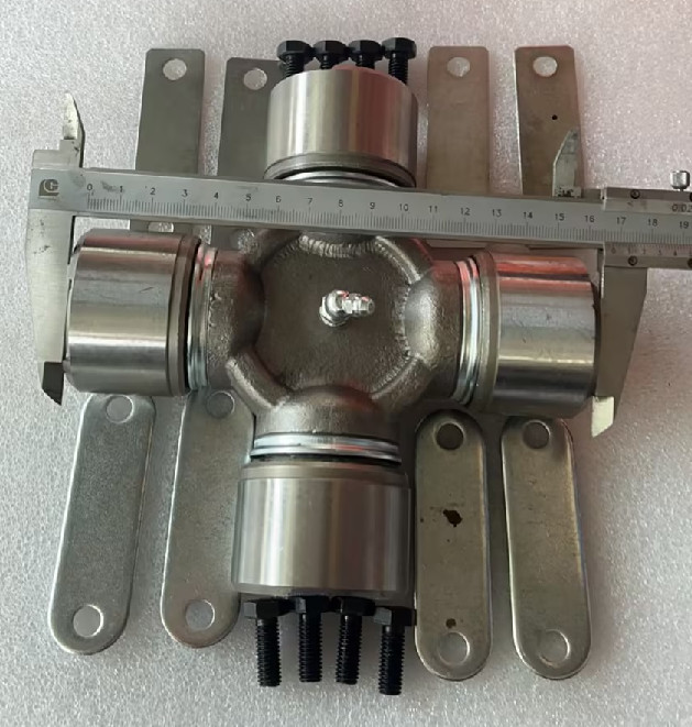 UNIVERSAL JOINT 55*165MM FOR NISSAN TRUCK SPARE PARTS