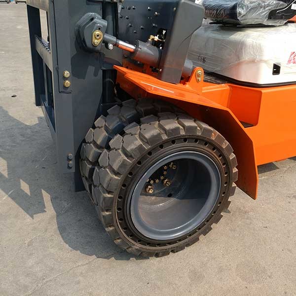 Chinese 2.5 Ton Forklift Truck CPCD25 Diesel Powered Xinchai Engine Sideshift Container Mast