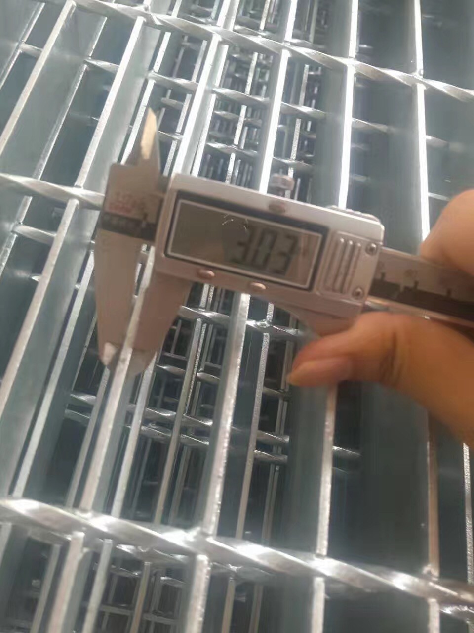 q325 hot dipped galvanized antiskid grip strut safety grating floor forge walkway