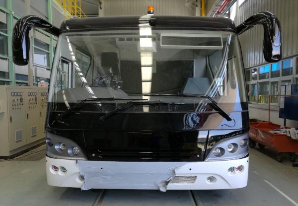 51 Passenger 4 Stroke Diesel Engine Airport Limousine Bus 4 doors 2.7m width