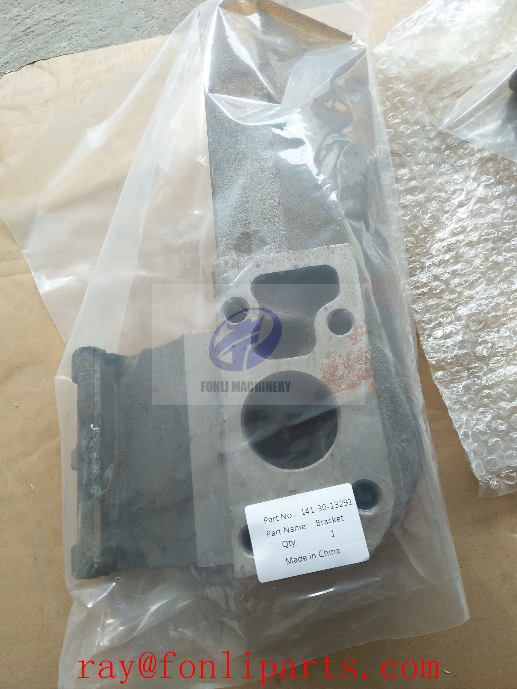 OEM komatsu D50, D53,bulldozer FRONT IDLER bracket L.H 141-30-13281,R.H141-30-13291
