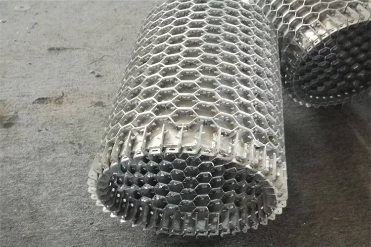 Low Carbon / Stainless Steel Hexmesh Refractory Bending Tech