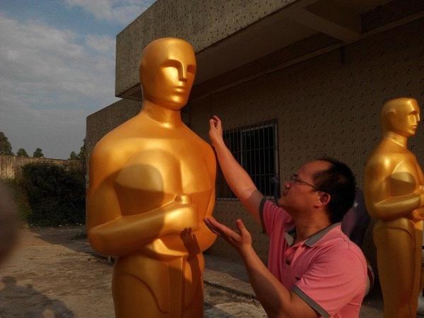 Event party decoration statue Oscar statue in Gold color Life size fiberglass