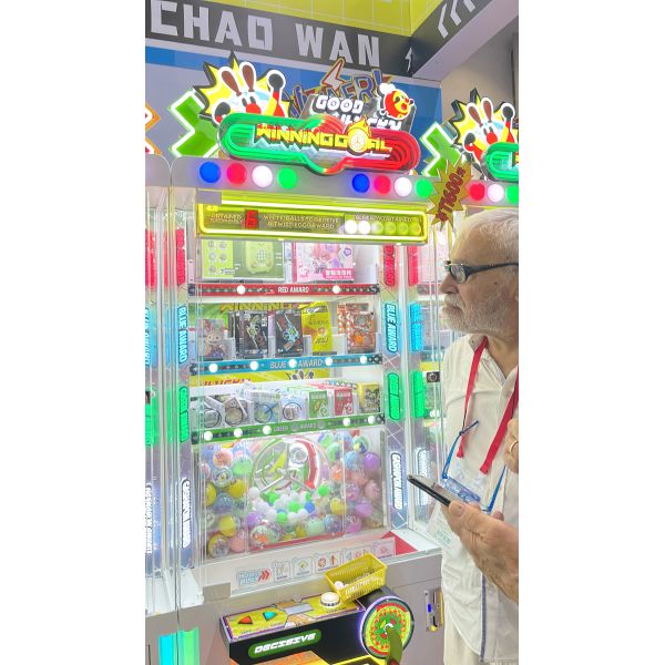 English Support Luxury Claw Machine Arcade Shake Ball Game Electronic Claw Machine Vending Game Machine