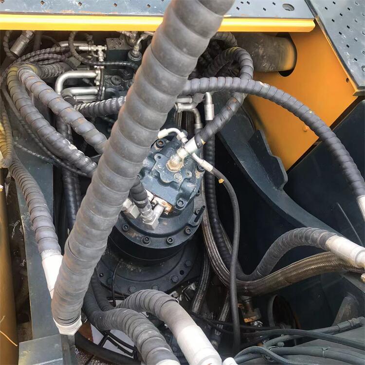 Large 30 Ton Used Hyundai 305 Excavator with Original Hydraulic Valve in Shanghai