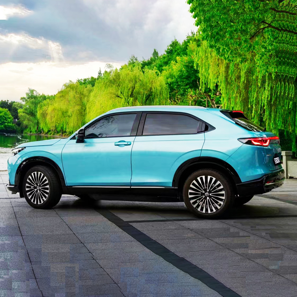 2023 Supply Dongfeng SUV 5 Seats Electric Car 66 Kwh Battery Capacity Fast Charging Secondhand for Europe Market