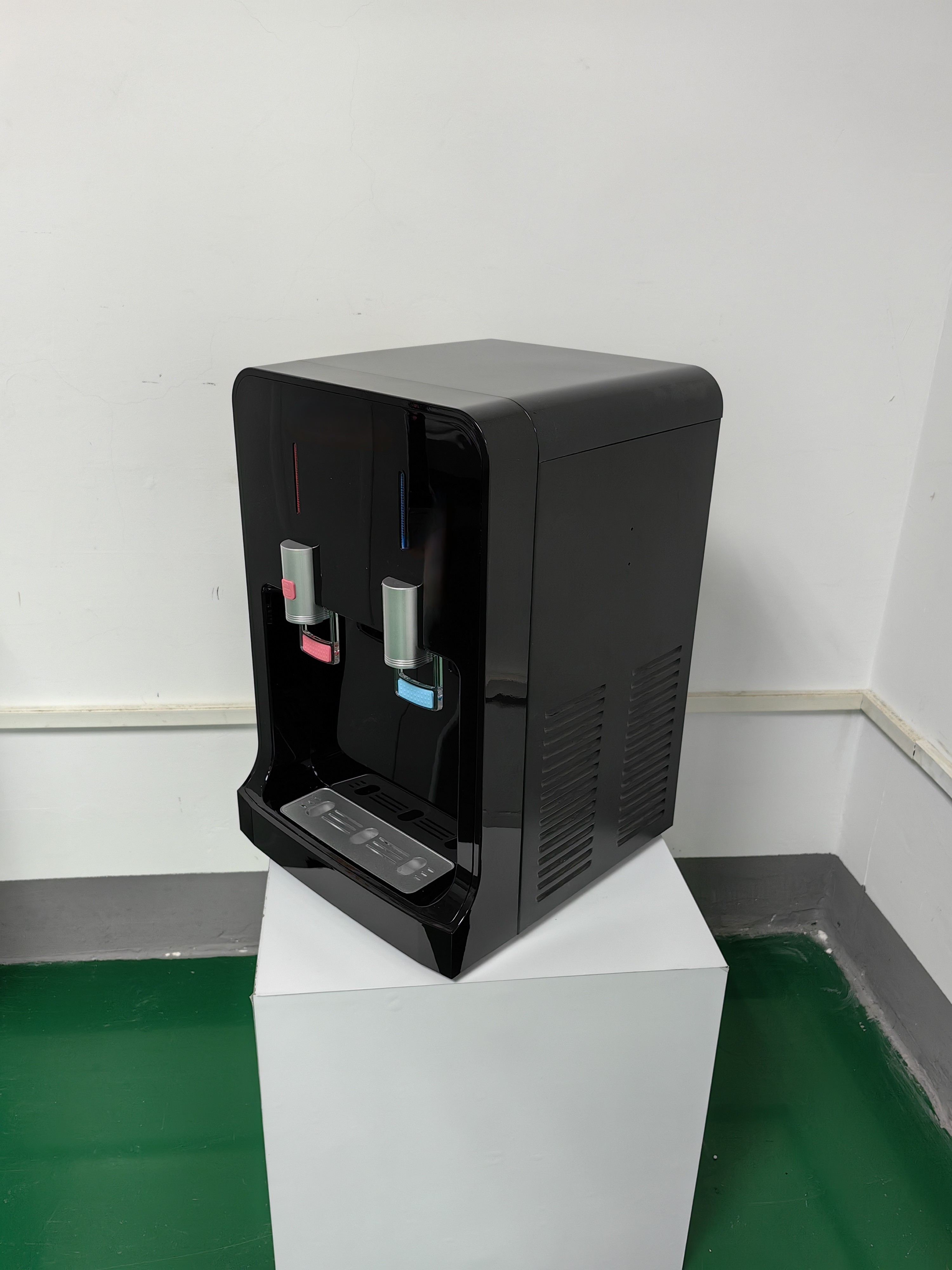 220V/50Hz Desktop Water Dispenser with Standing and Hot And Cold Water Dispenser Pipe Certifications