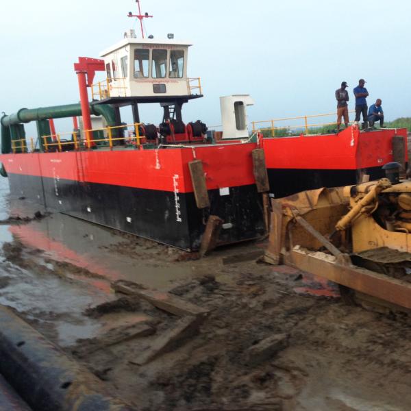 3000 Meters Discharge Distance River Dredger With Hydraulic Control And Electric System