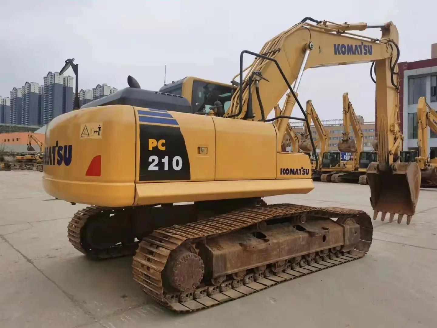 Used Komatsu PC210-8MO Crawler Excavator 21 Tons 2001-4000 Working Hours Japan