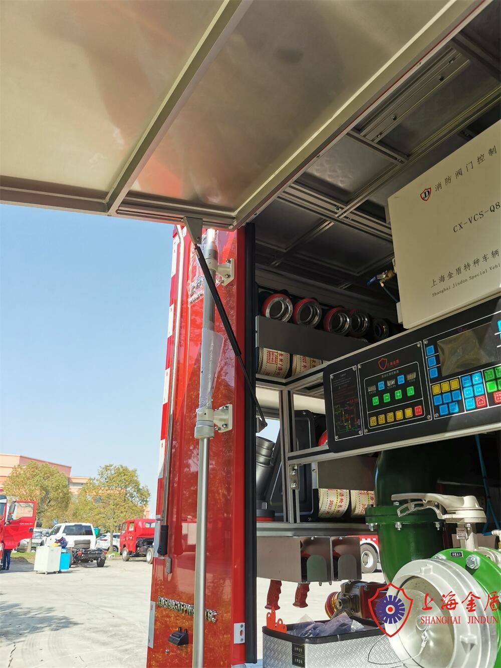 Light-duty 3500 Liters Tank Foam Fire Truck with Two Row Six Seats Cabin