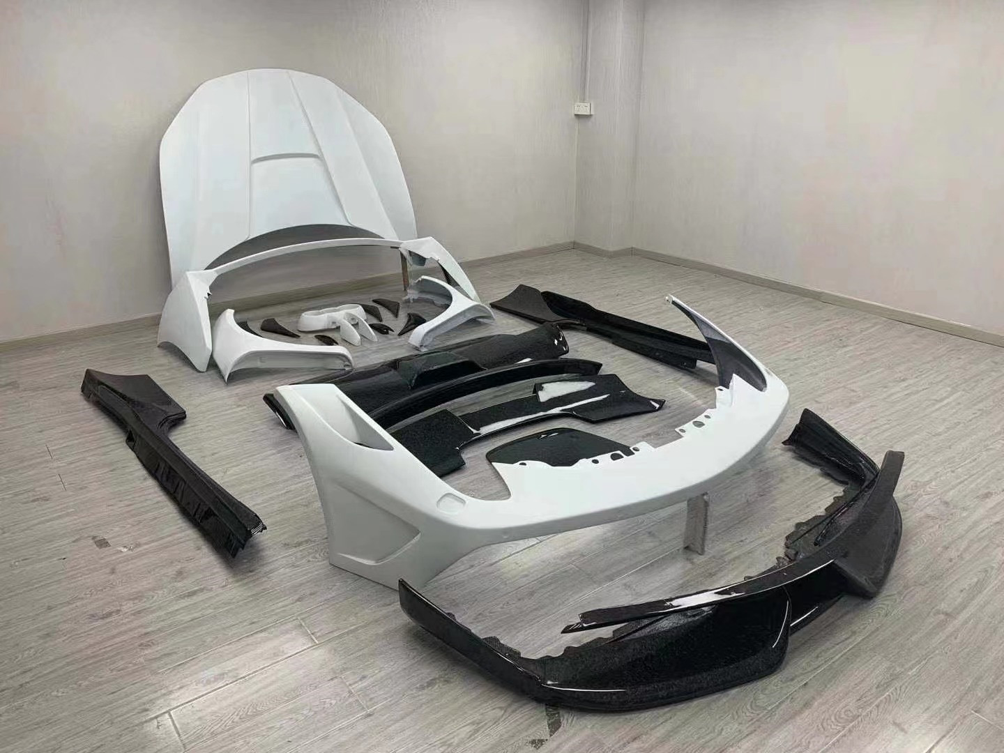 Auto Parts ForFerrari 458 Body Kit 458 Upgraded Misha Style Front and Rear Bumper Side Skirt Hood Spoiler Body Kit