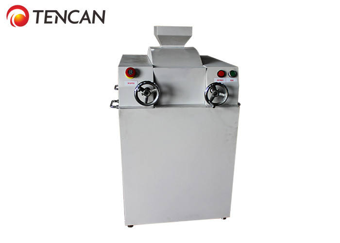 Stainless Steel Double Roll Powder Crusher Machine , 200*240mm Small Crusher Machine
